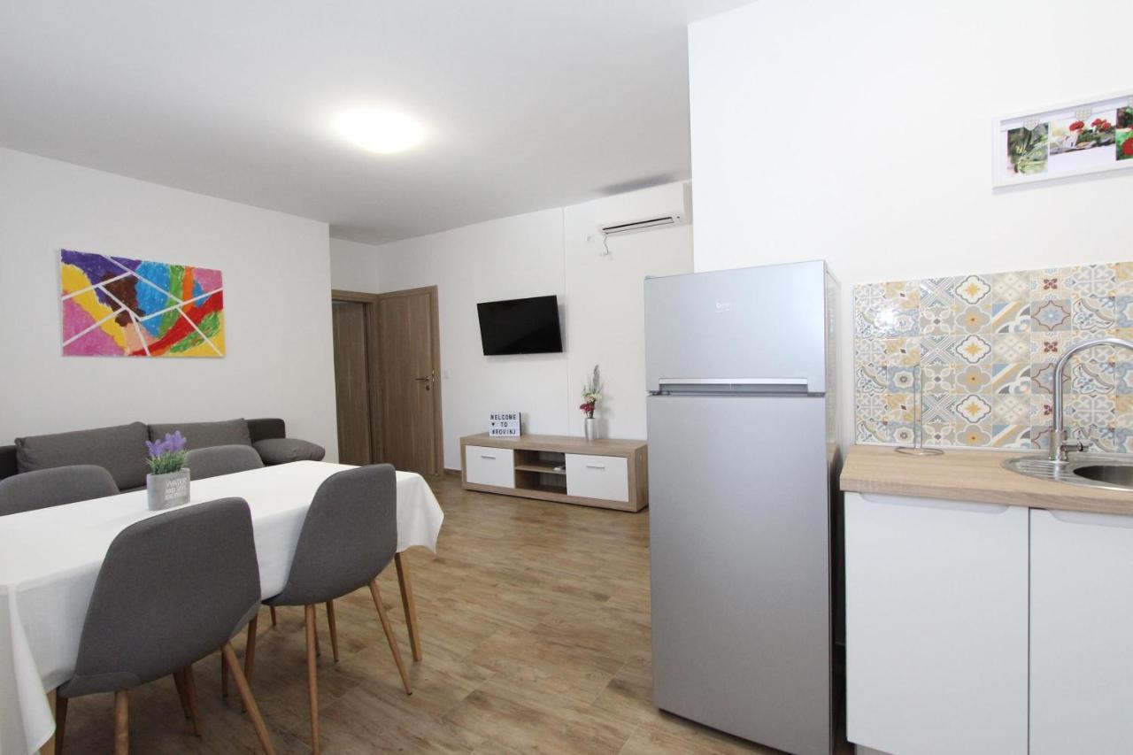 Apartments Eni ロヴィニ エクステリア 写真
