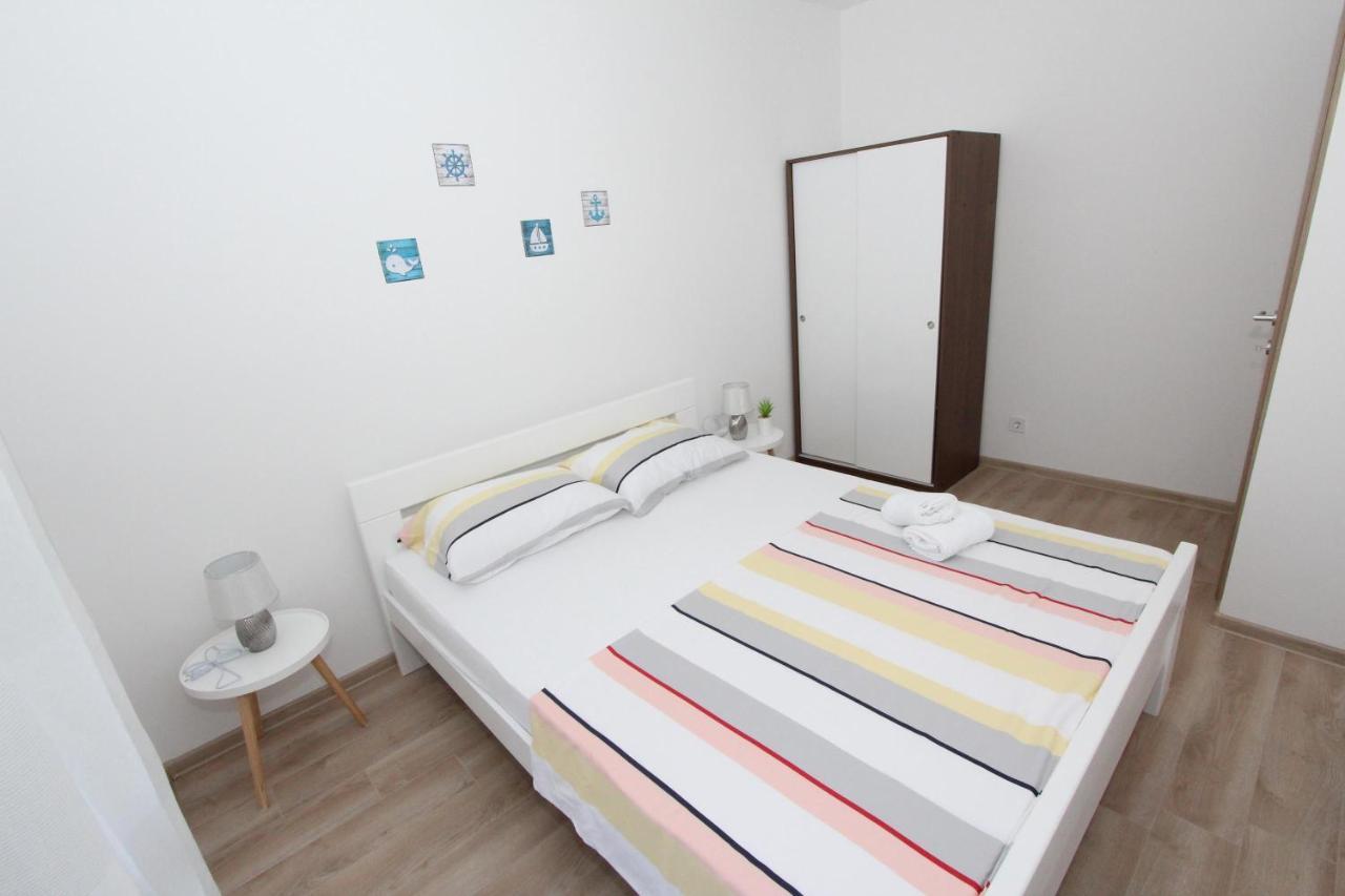 Apartments Eni ロヴィニ エクステリア 写真