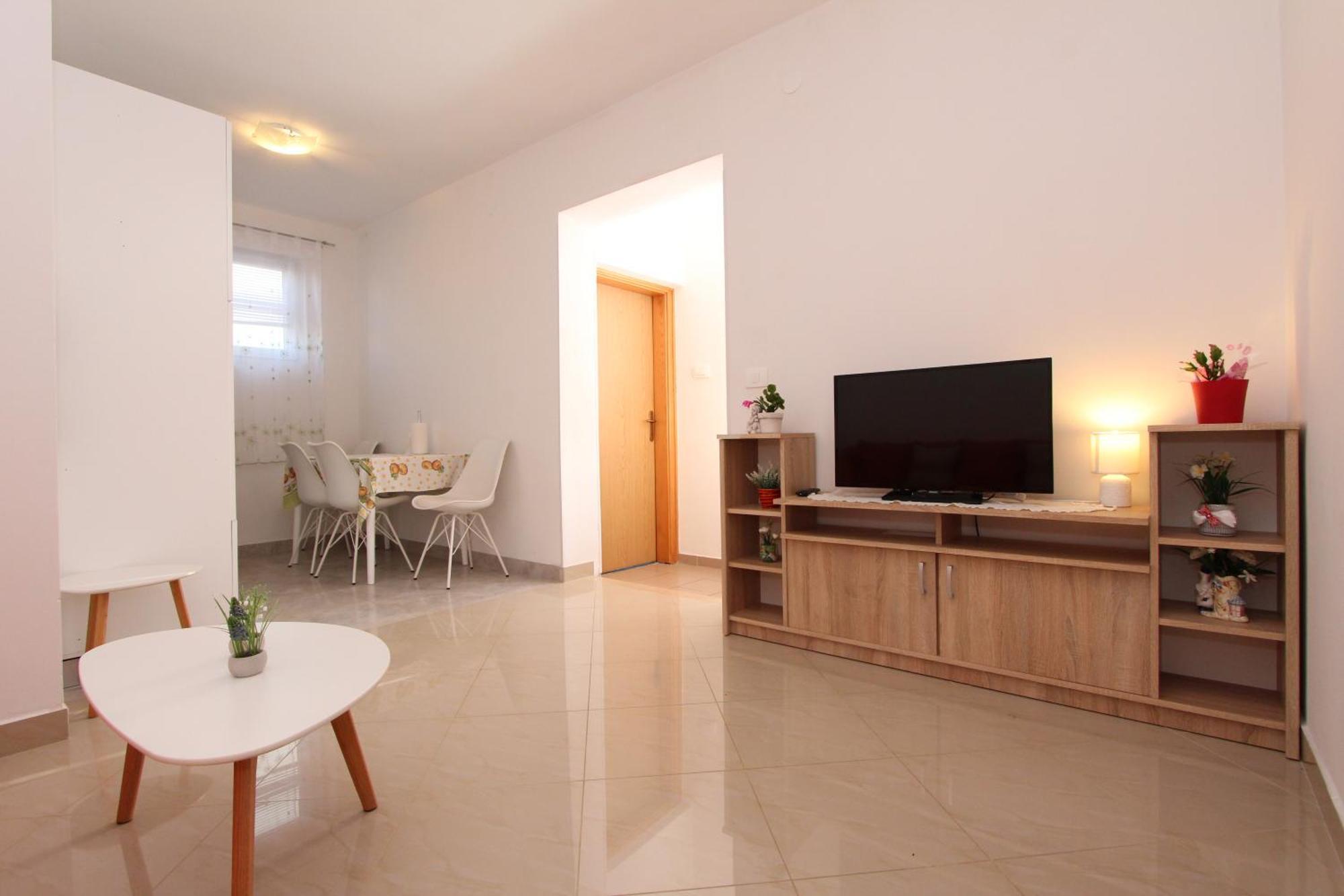 Apartments Eni ロヴィニ エクステリア 写真
