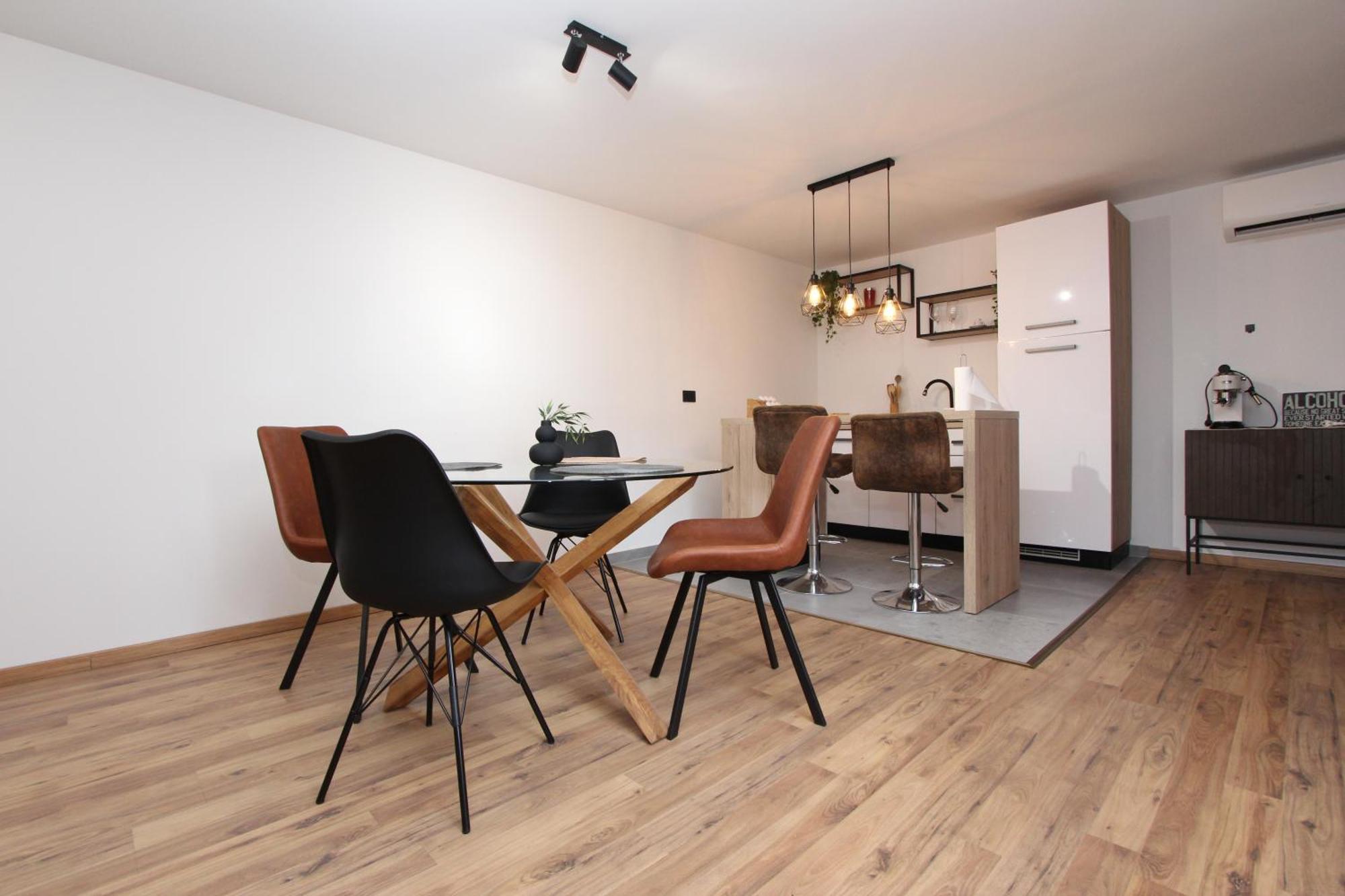 Apartments Eni ロヴィニ エクステリア 写真